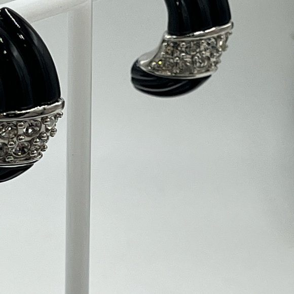Kenneth Jay Lane Black Carved Resin Demi Hoop Earring with Clear‎ Crystals New - Picture 8 of 12